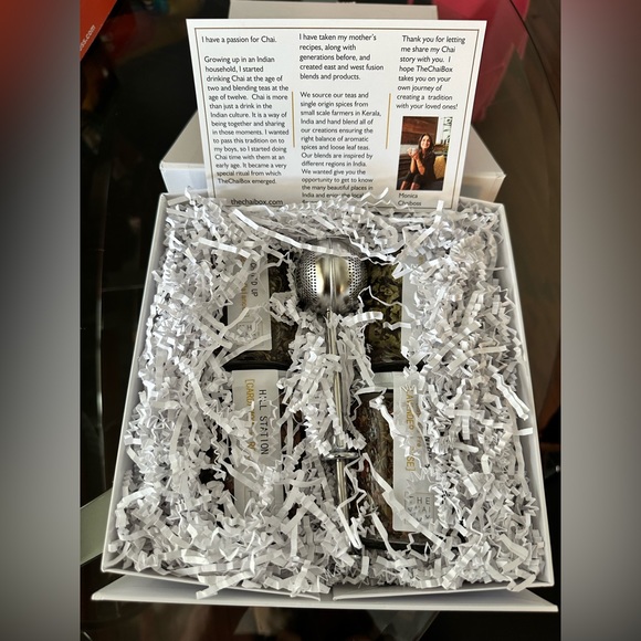 🫖NIB🫖 THE CHAI BOX The Chai Lover’s Gift Set Hand Blended Teas + Tea Infuser - Picture 4 of 6